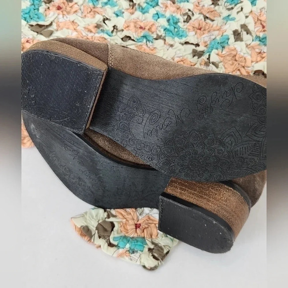 || NAUGHTY MONKEY || taupe, suede booties - Picture 6 of 7